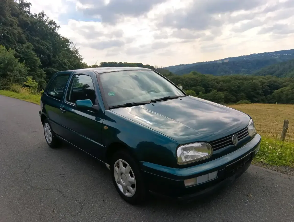 Gebraucht VW Golf III 75 PS (55 kW) 1997 Grün Kleinwagen