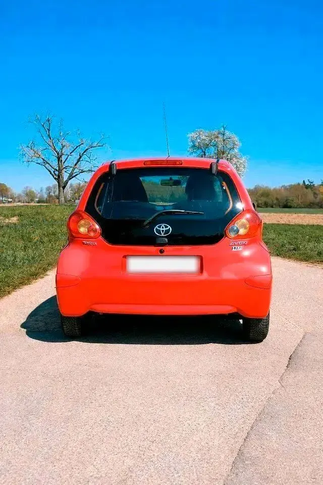 Gebraucht Toyota Aygo 69 PS (50 kW) 2006 Rot Kleinwagen