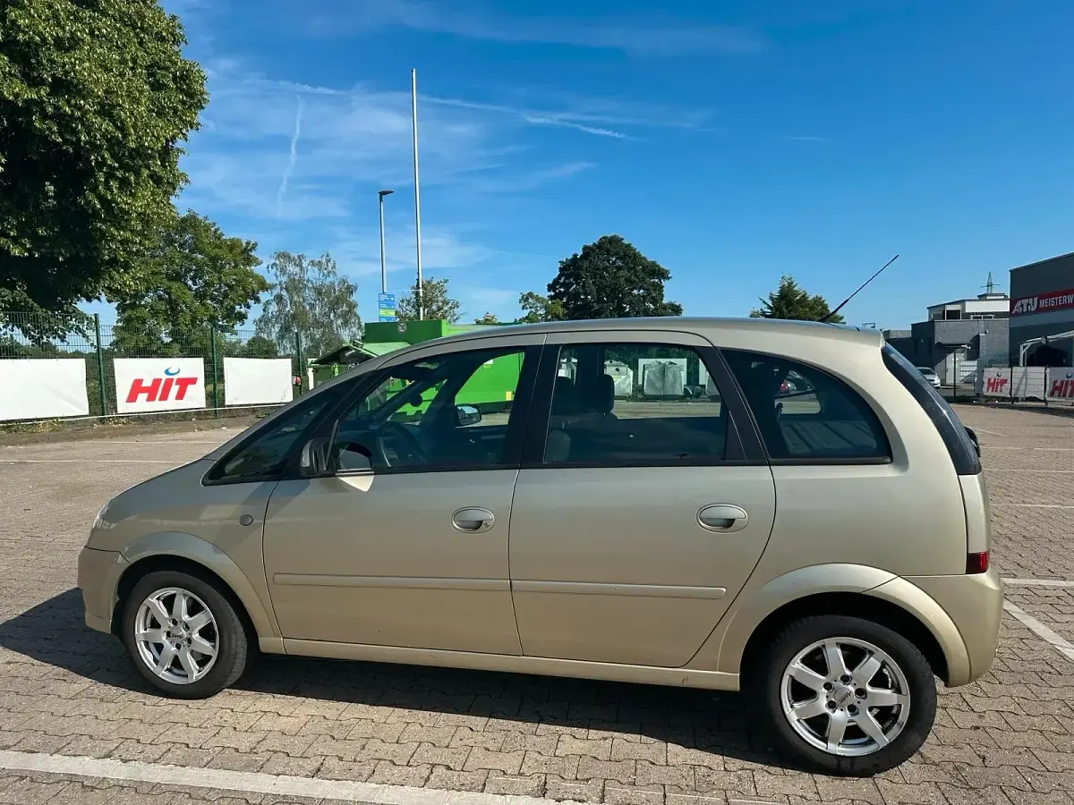 Gebraucht Opel Meriva 105 PS (77 kW) 2009 Gold Van / Kleinbus