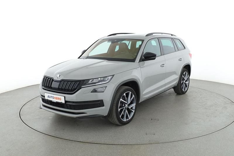 Grau Gebraucht 2020 Skoda Kodiaq SportLine SUV | 31.660 € (Fairer Preis) - Bild 1/3