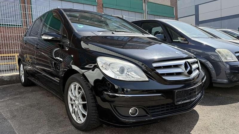 Kosmosschwarz metalliclack Gebraucht 2008 Mercedes B170 Sport Van / Kleinbus | 2.950 € (Guter Preis) - Bild 1/4