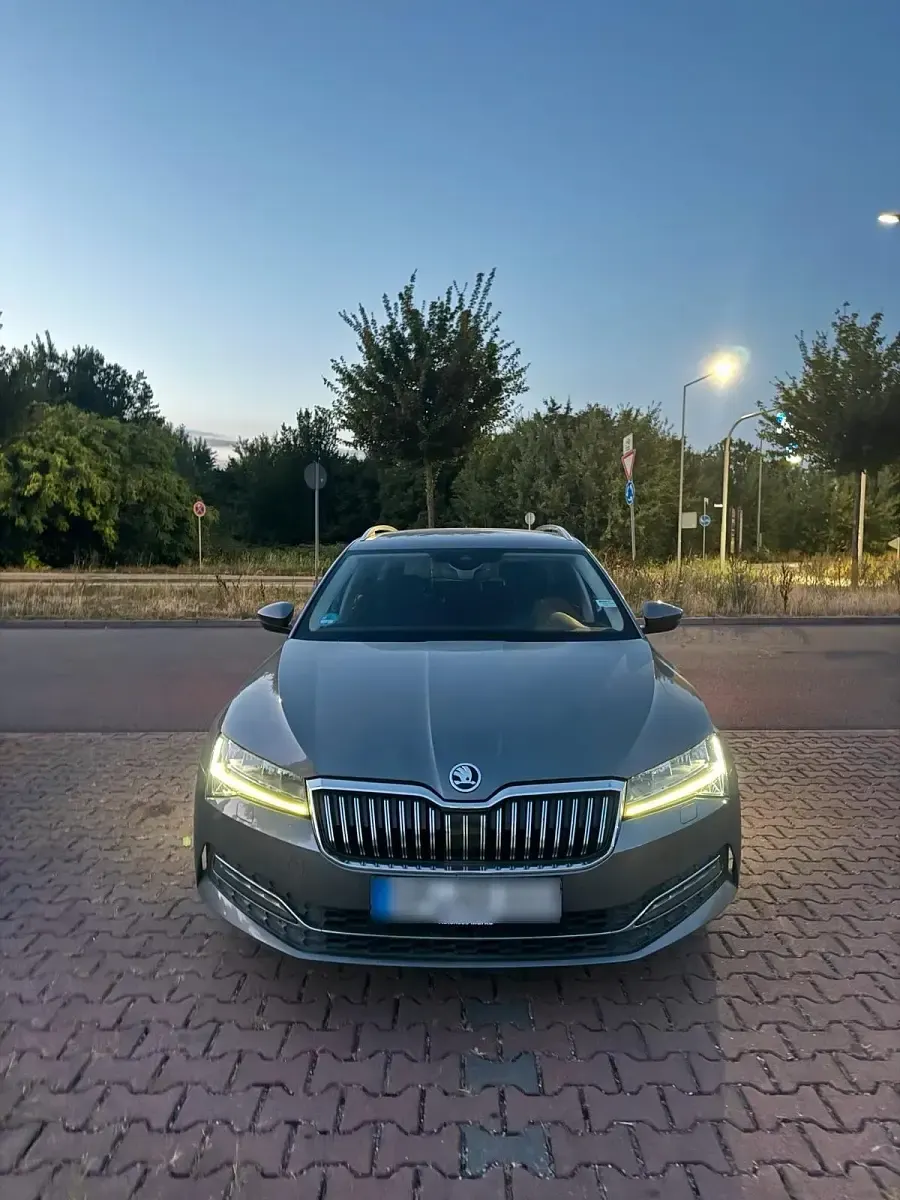 Gebraucht Skoda Superb Style 150 PS (110 kW) 2022 Grau Kombi