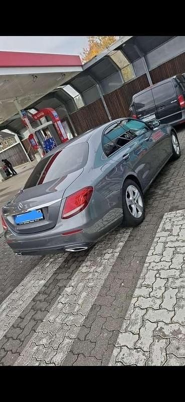Gebraucht Mercedes E220 Avantgarde 194 PS (142 kW) 2019 Grau Limousine