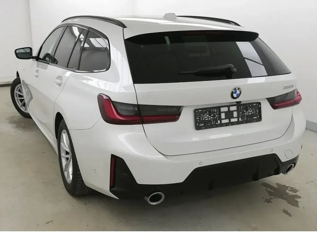 Gebraucht BMW 320 M Sport 184 PS (135 kW) 2025 Weiß Kombi