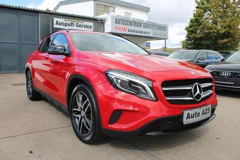 Rot Gebraucht 2016 Mercedes GLA200 SUV | 16.690 € (Fairer Preis) - Bild 1/4