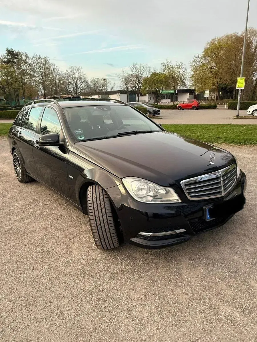 Gebraucht Mercedes C180 156 PS (114 kW) 2011 Schwarz Kombi