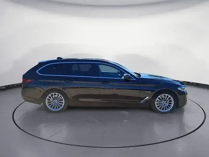 Gebraucht BMW 530e Sport Line 184 PS (135 kW) 2023 Schwarz ii Kombi