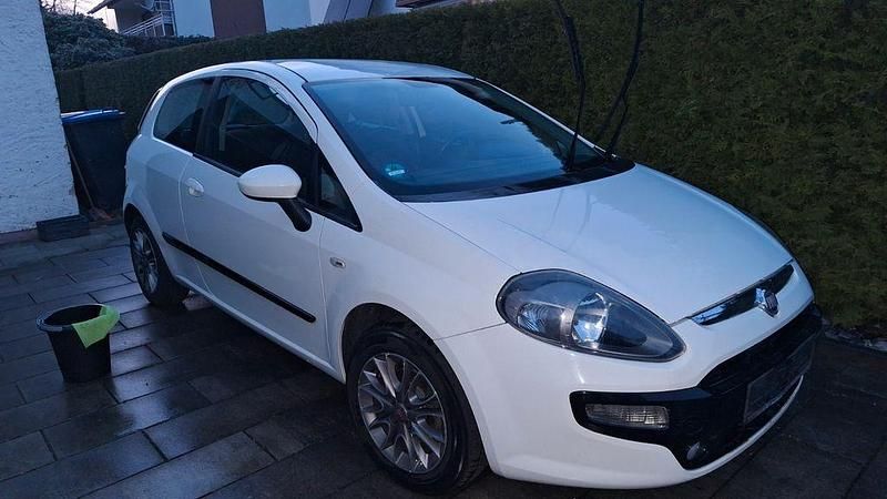 Weiß Gebraucht 2011 Fiat Punto Kleinwagen | 3.000 € (Guter Preis) - Bild 1/4