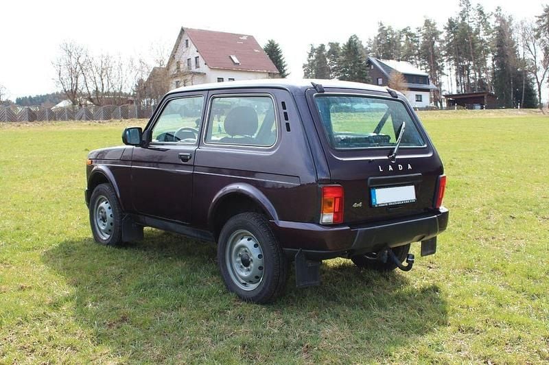 Gebraucht Lada Urban 83 PS (61 kW) 2019 Violett SUV