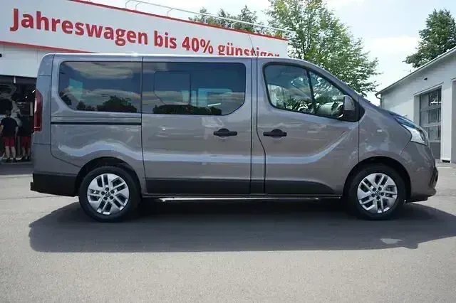 Gebraucht Nissan NV300 Premium Edition 145 PS (106 kW) 2018 Oyster grey Van