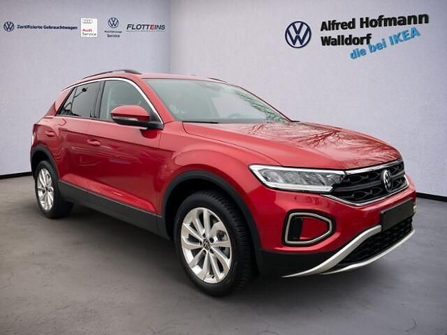 Second-hand VW T-Roc Life 150 CP (110 kW) 2024 Roșu SUV
