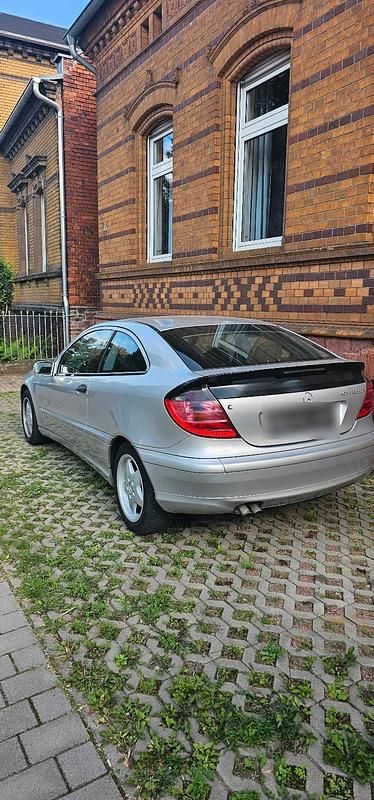 Silber Gebraucht 2002 Mercedes C180 Coupé | 3.300 € - Bild 1/3