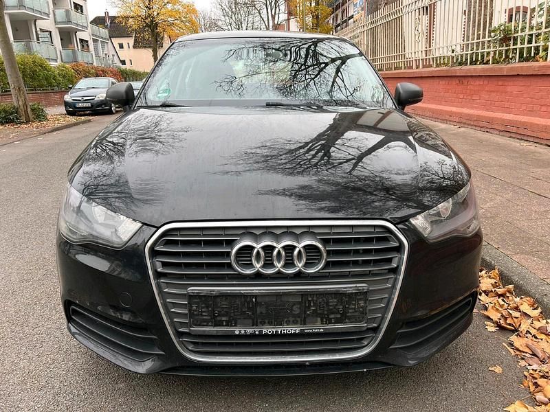 Schwarz Gebraucht 2012 Audi A1 Limousine | 5.400 € (Fairer Preis) - Bild 1/4