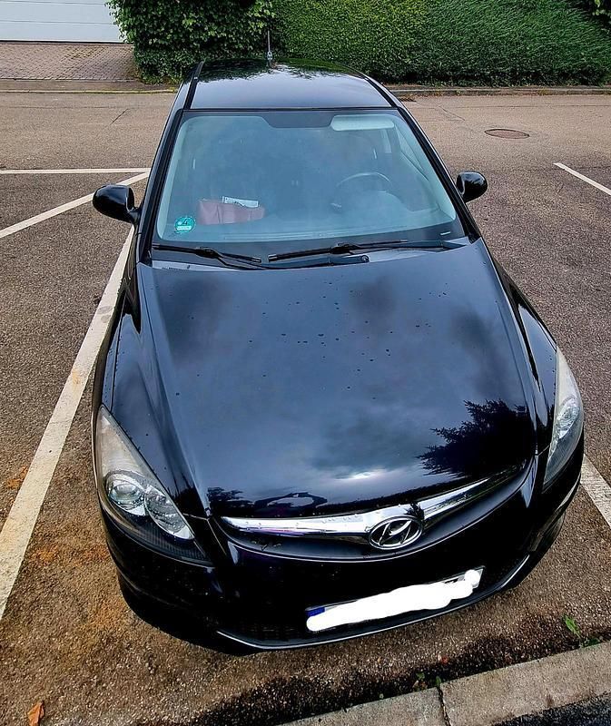 Schwarz Gebraucht 2010 Hyundai i30 Limousine | 2.200 € (Superpreis) - Bild 1/4