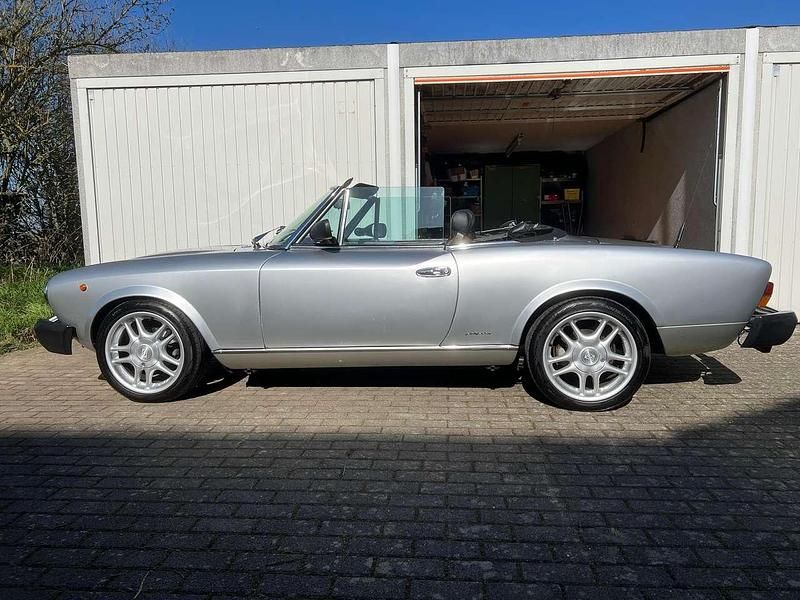 Gebraucht Fiat 124 105 PS (77 kW) 1983 Silber Cabrio