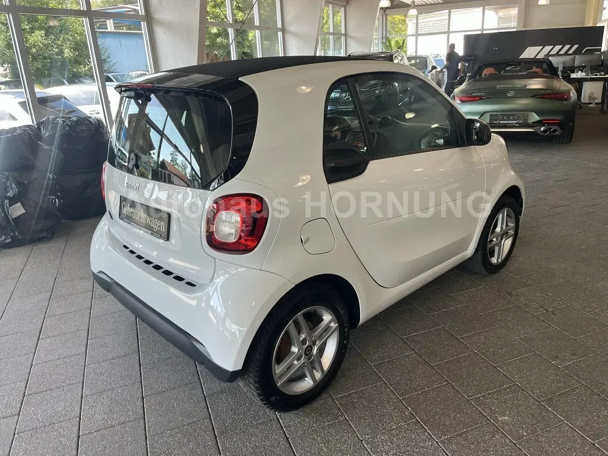 Gebraucht Smart ForTwo Coupé 60 kW (82 PS) 2022 Weiß Kleinwagen