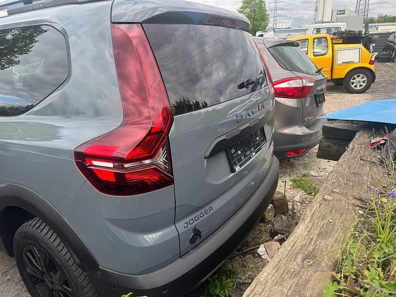 Usado Dacia Jogger 91 HP (66 kW) 2024 Cinzento Monovolume