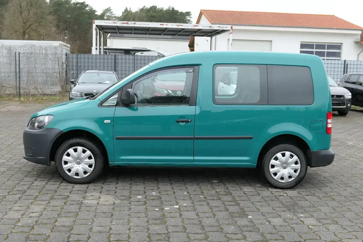 Gebraucht VW Caddy Startline 75 PS (55 kW) 2013 Grün Van / Kleinbus