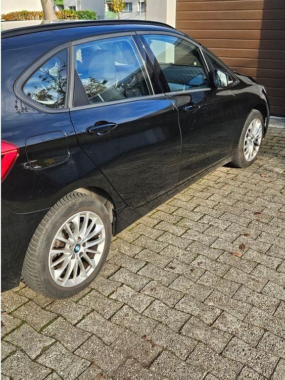 Schwarz Gebraucht 2018 BMW 218 Active Tourer Advantage Van / Kleinbus | 15.950 € (Guter Preis) - Bild 1/4