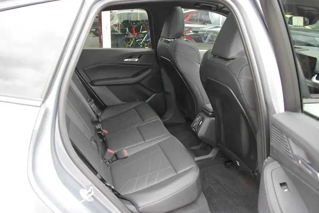 Gebraucht BMW 225 Active Tourer M Sport 245 PS (180 kW) 2025 Grau Van / Kleinbus