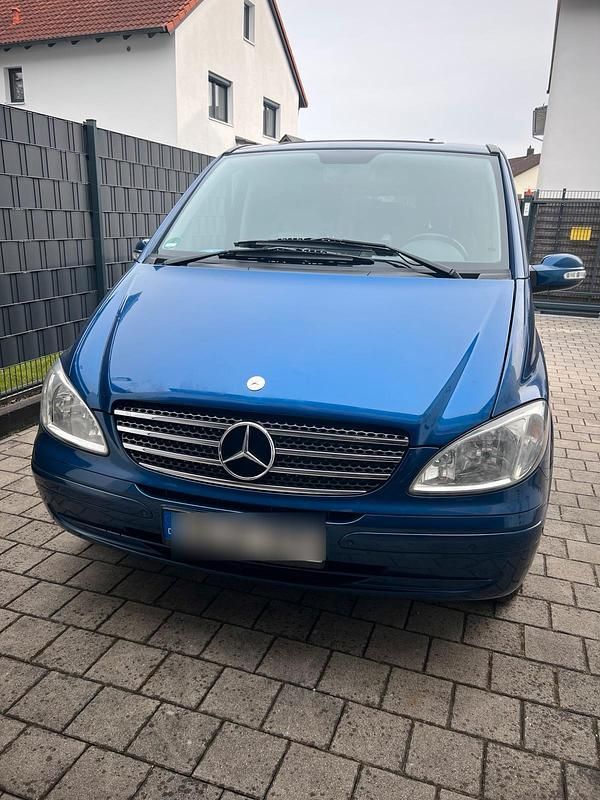 Blau Gebraucht 2004 Mercedes Viano Van / Kleinbus | 17.000 € - Bild 1/4