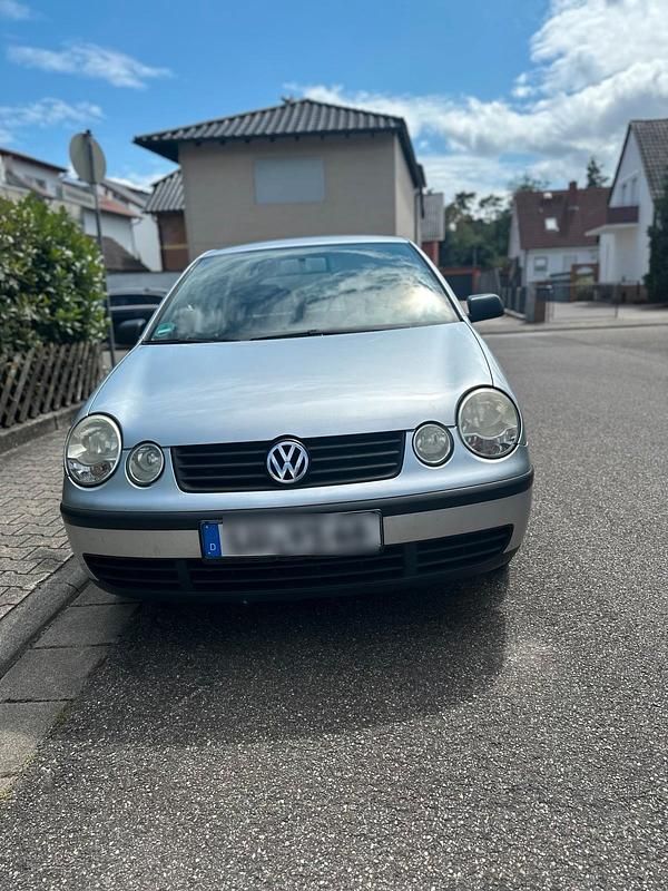 Grau Gebraucht 2003 VW Polo Limousine | 800 € (Superpreis) - Bild 1/4