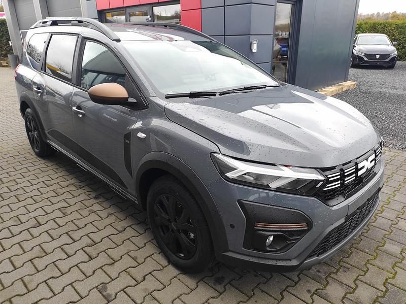 Neu Dacia Jogger Extreme 101 PS (74 kW) 2026 Urban grau Van / Kleinbus