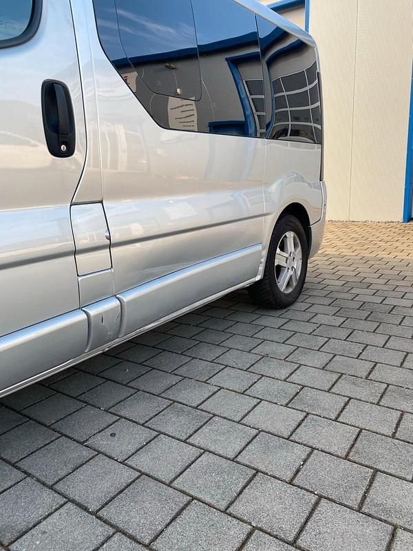 Gebraucht Renault Trafic 135 PS (99 kW) 2005 Silber Van / Kleinbus