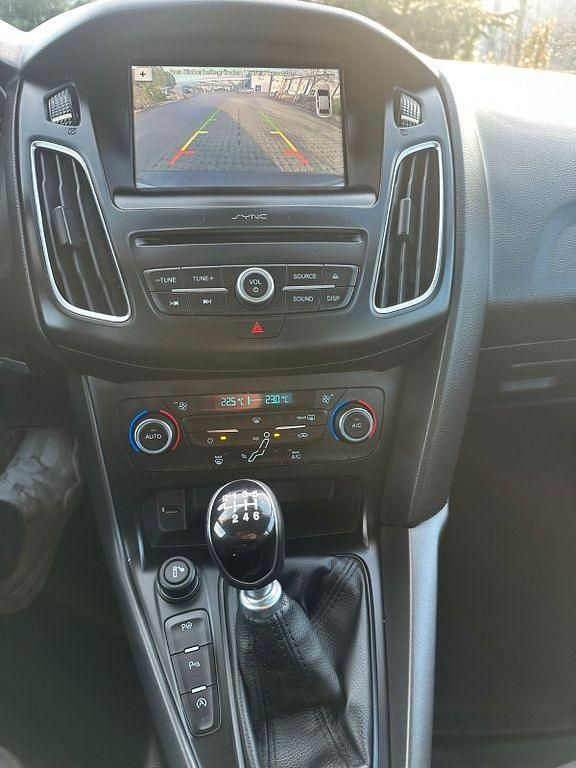 Gebraucht Ford Focus 125 PS (91 kW) 2018 Schwarz Limousine