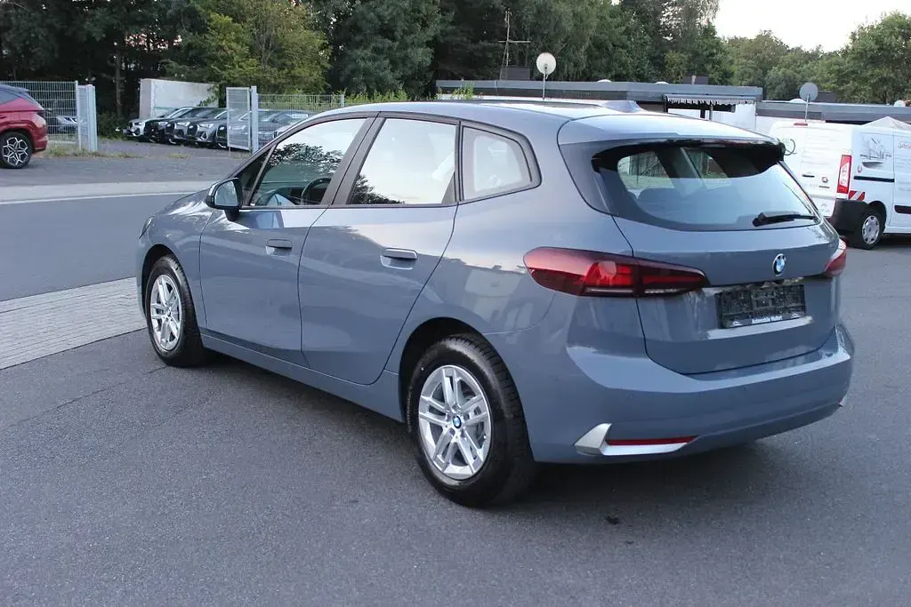 Gebraucht BMW 218 Active Tourer 136 PS (100 kW) 2022 Grau Van / Kleinbus