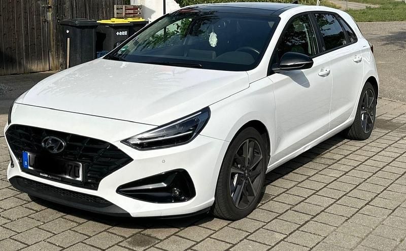 Weiß Gebraucht 2021 Hyundai i30 Edition 30+ Limousine | 20.000 € - Bild 1/4