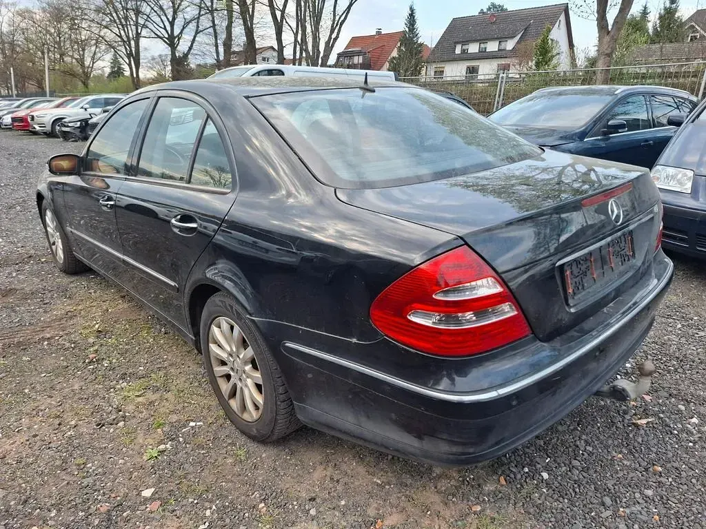 Gebraucht Mercedes E220 Elegance 150 PS (110 kW) 2004 Schwarz Limousine
