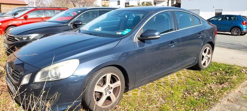 Blau Gebraucht 2012 Volvo S60 Momentum Limousine | 10.600 € (Etwas zu teuer) - Bild 1/2