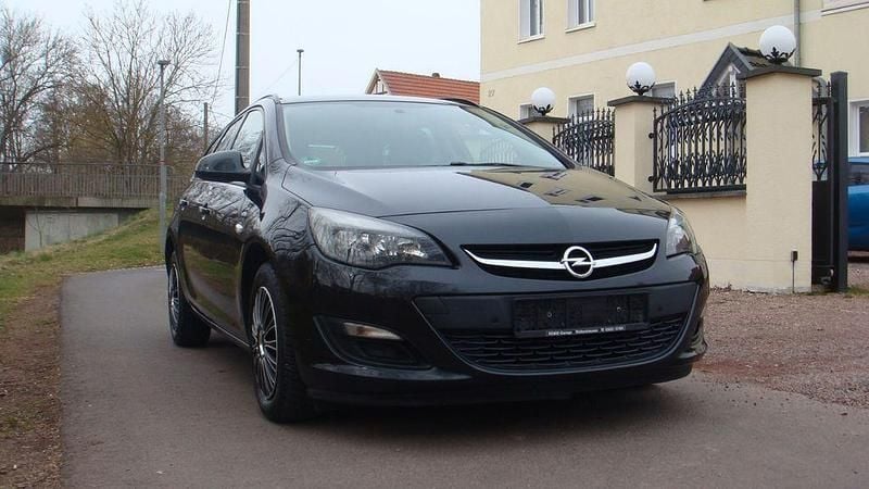 Gebraucht Opel Astra 140 PS (102 kW) 2014 Schwarz Kombi