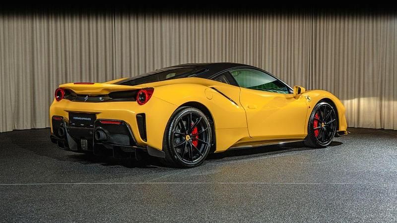 Second-hand Ferrari 488 721 CP (530 kW) 2020 Galben