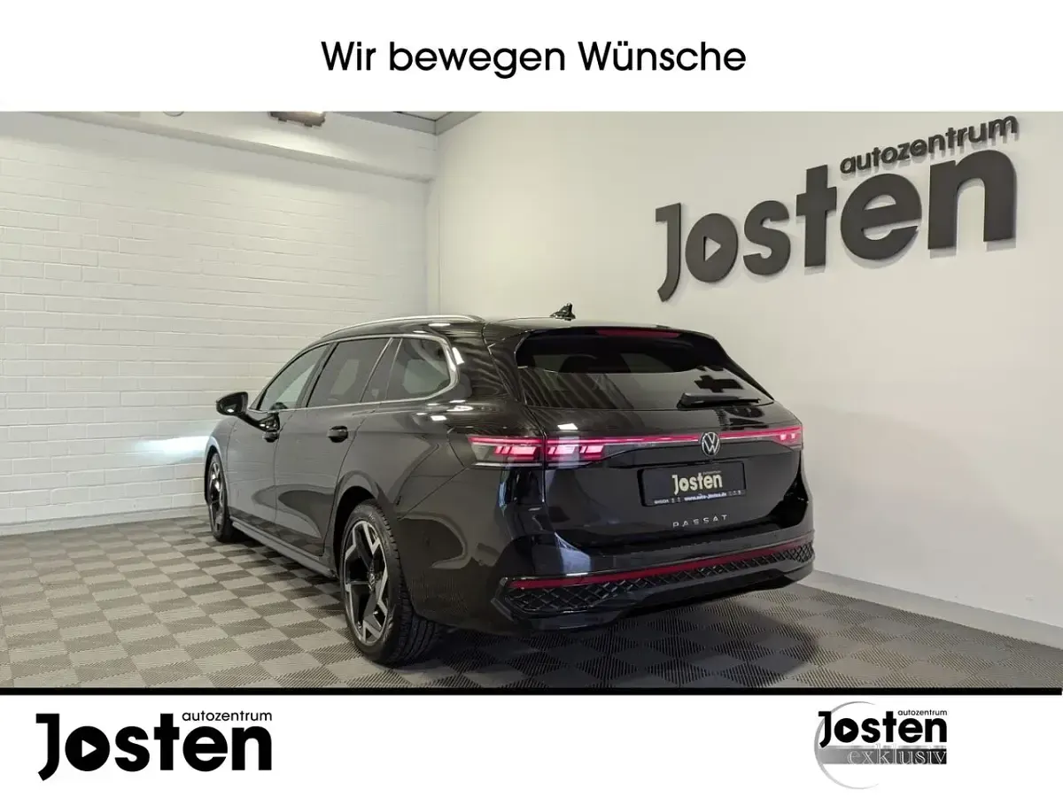 Gebraucht VW Passat R-line 150 PS (110 kW) 2025 Grenadillschwarz metallic Kombi