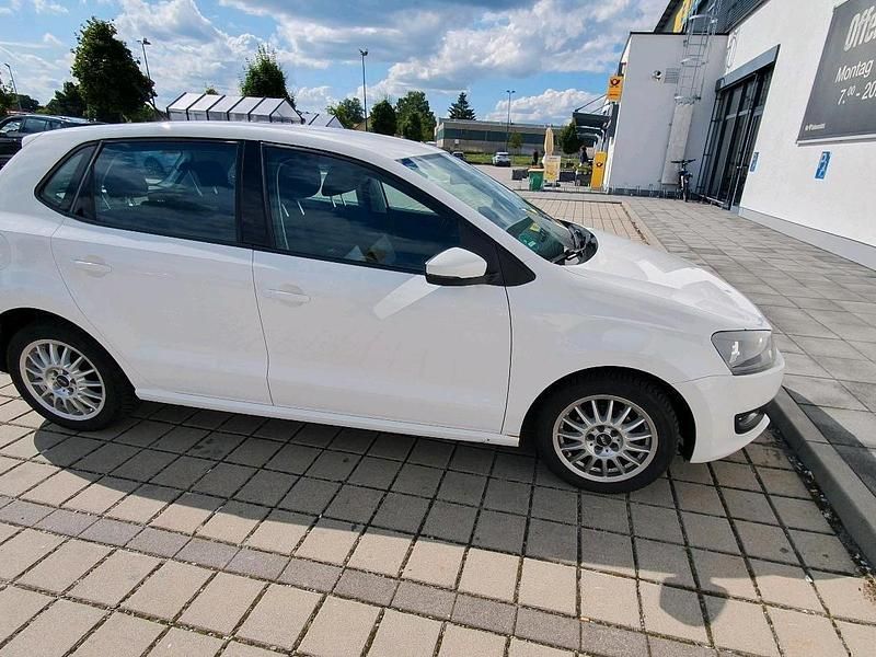 Weiß Gebraucht 2010 VW Polo Limousine | 2.100 € (Superpreis) - Bild 1/4