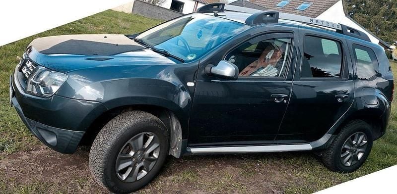 Gebraucht Dacia Duster Celebration 109 PS (80 kW) 2015 Grau SUV