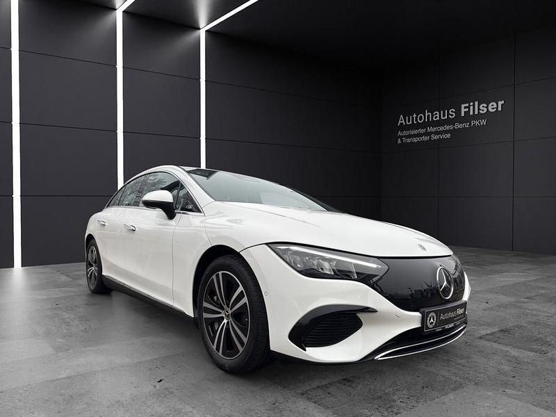 Weiß Gebraucht 2024 Mercedes EQE300 Advanced Plus Limousine | 43.970 € (Fairer Preis) - Bild 1/3