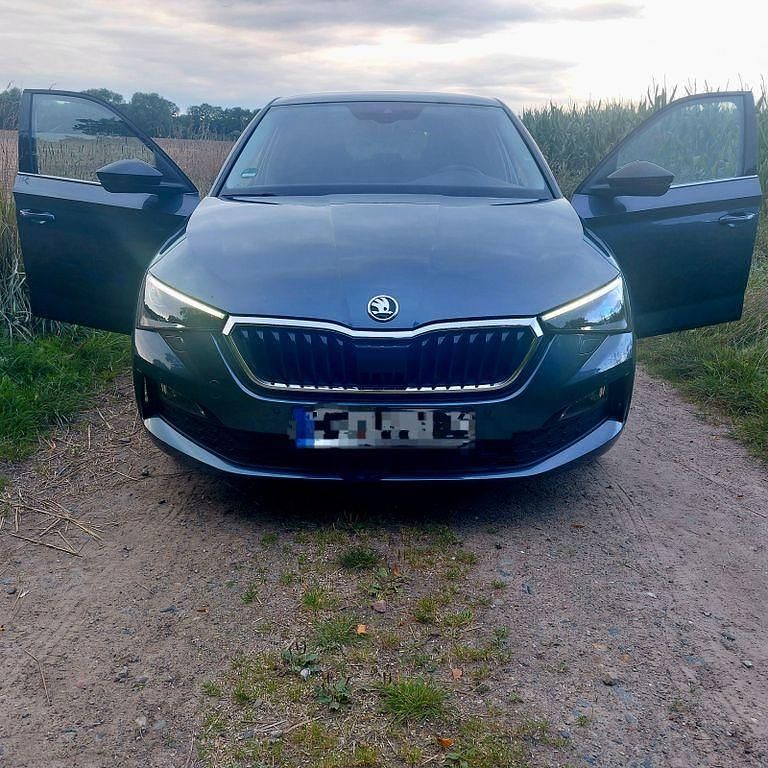 Grau Gebraucht 2019 Skoda Scala Style Kleinwagen | 16.000 € (Guter Preis) - Bild 1/4