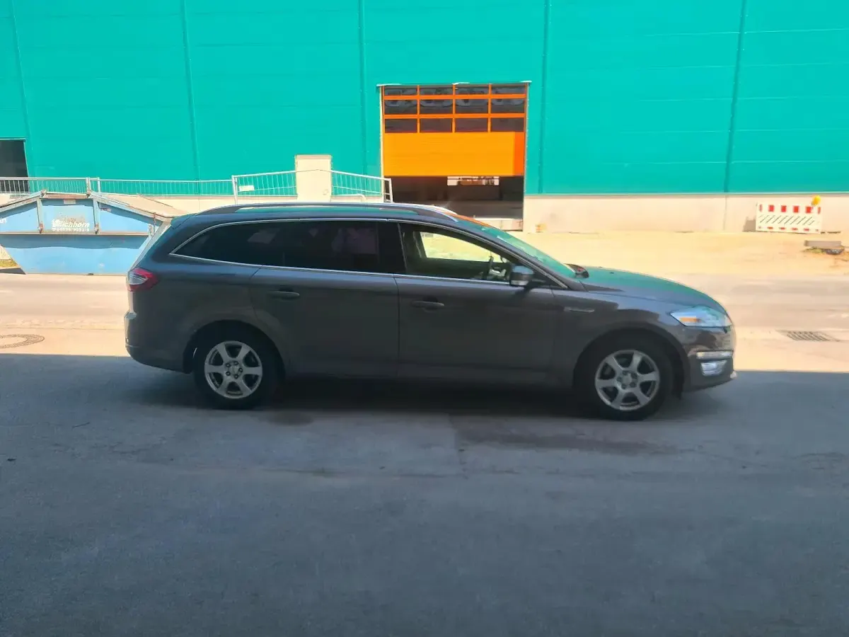Gebraucht Ford Mondeo 140 PS (102 kW) 2010 Braun Kombi