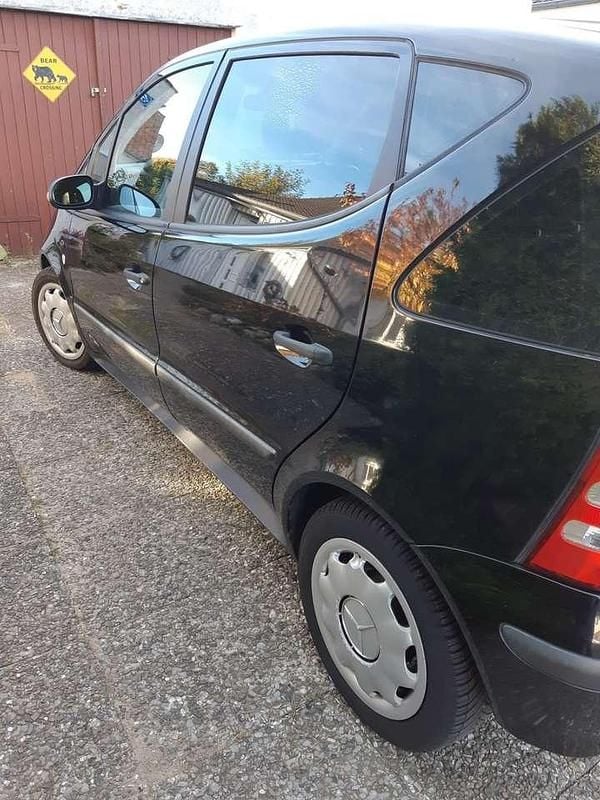 Schwarz Gebraucht 2004 Mercedes A140 Elegance Limousine | 500 € (Superpreis) - Bild 1/4