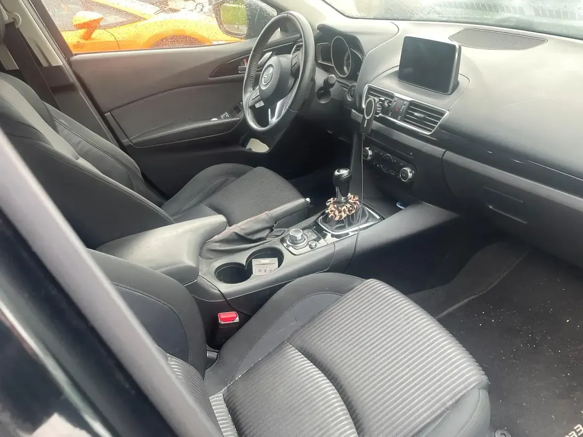 Używany Mazda 3 148 KM (108 kW) 2013 Czarny Sedan/Limuzyna