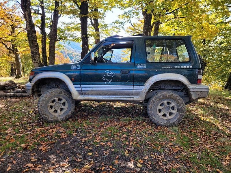 Grün Gebraucht 1997 Mitsubishi Pajero SUV | 10.900 € - Bild 1/4