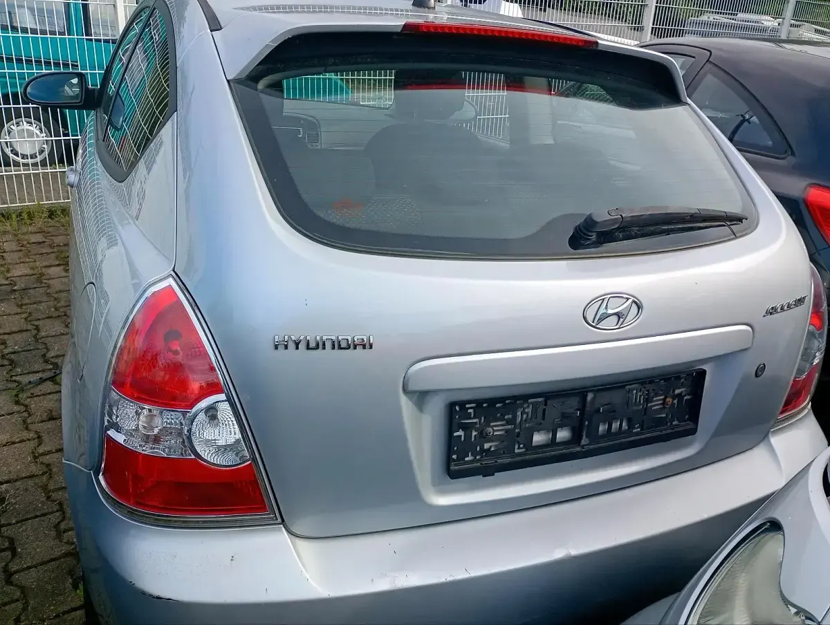 Gebraucht Hyundai Accent 97 PS (71 kW) 2007 Silber Kleinwagen