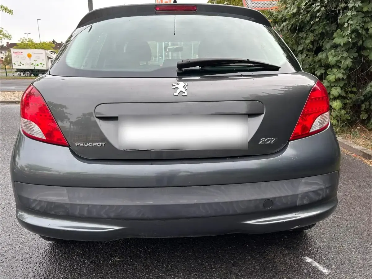 Gebraucht Peugeot 207 92 PS (67 kW) 2011 Grau Limousine