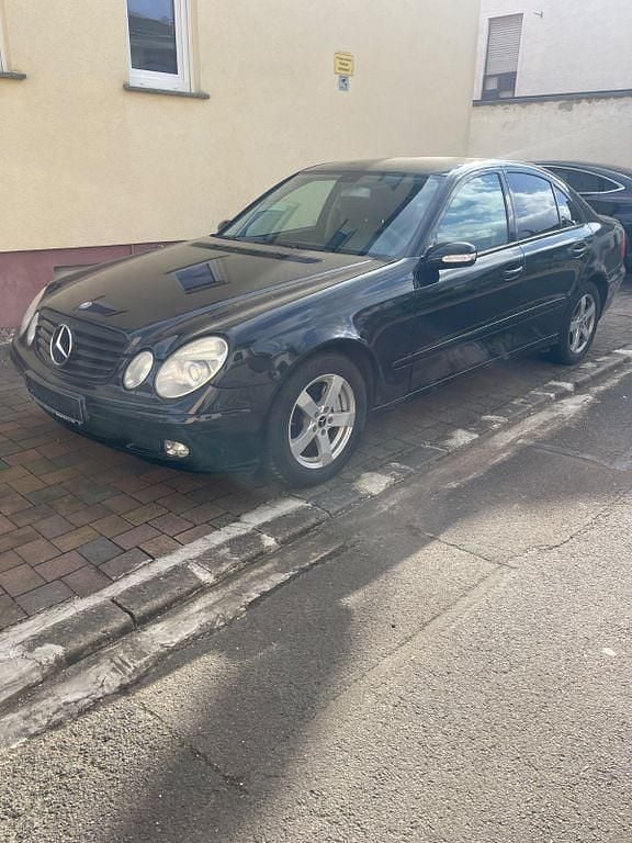 Gebraucht Mercedes E200 Classic 184 PS (135 kW) 2006 Schwarz Limousine