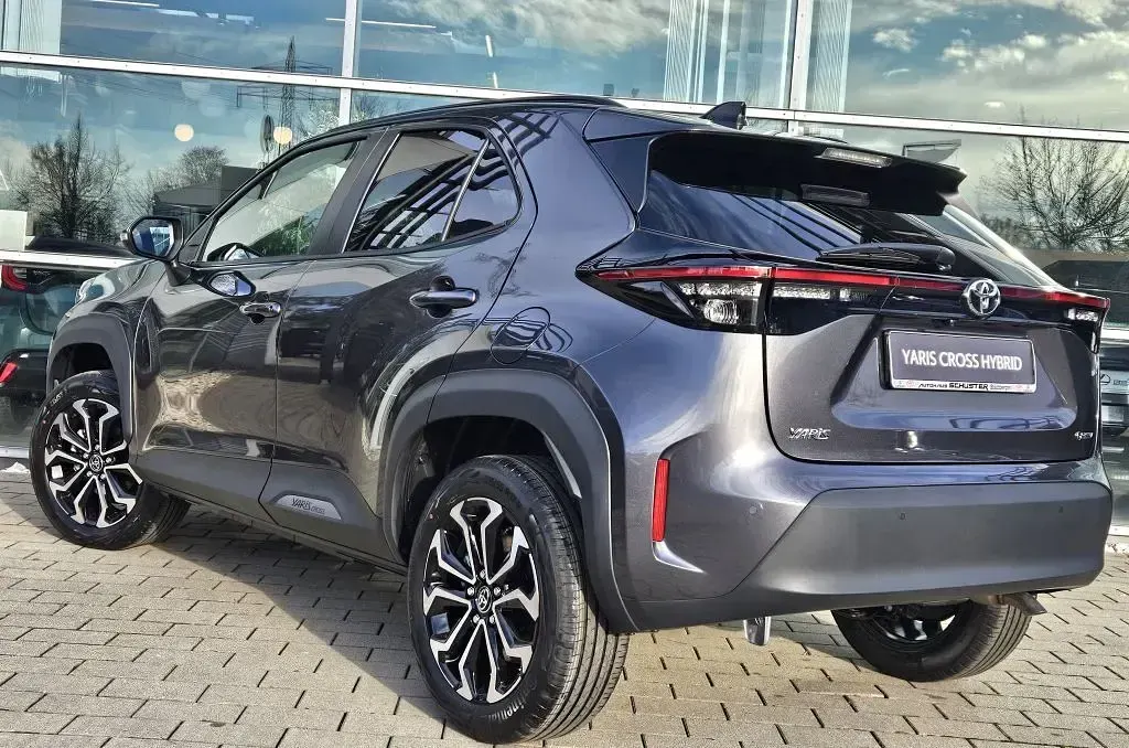 Neu Toyota Yaris Cross 131 PS (96 kW) 2026 Grau SUV