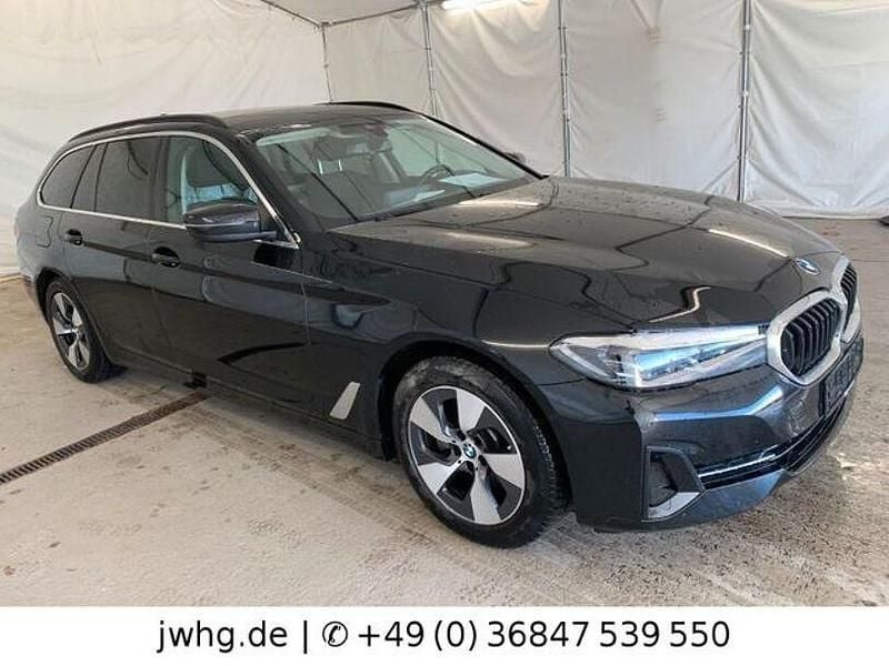 Gebraucht BMW 520 Performance 190 PS (139 kW) 2021 Saphirschwarz (metallic) Kombi