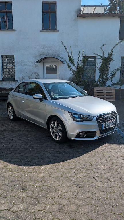 Silber Gebraucht 2011 Audi A1 Ambition Kleinwagen | 3.750 € (Guter Preis) - Bild 1/4